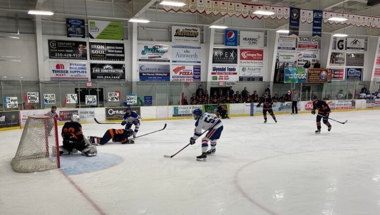 Creston Valley Thunder Cats remain undefeated at home in playoffs after 3OT win
